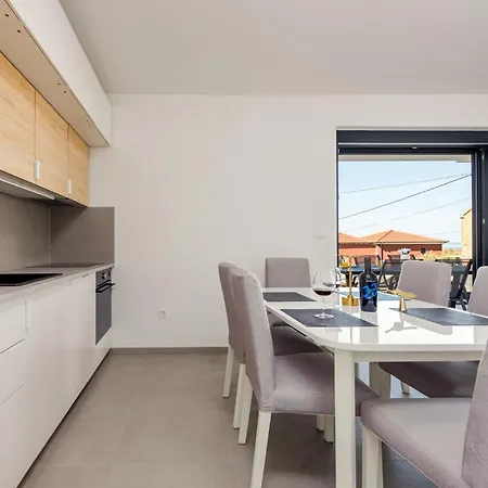 Family-friendly With Swimming Pool - Torovi - - Pedinka, - 25977 Vir
