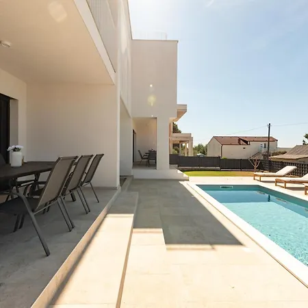Family-friendly With Swimming Pool - Torovi - - Pedinka, - 25977 Apartment *
