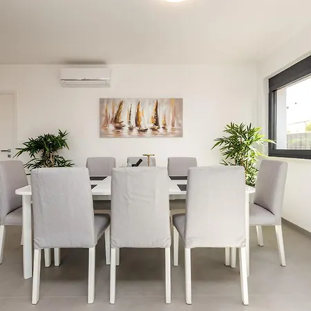 Family-friendly With Swimming Pool - Torovi - - Pedinka, - 25977 Vir